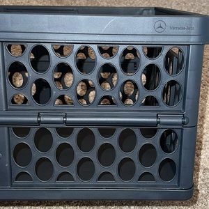 MERCEDES BENZ COLLAPSABLE CRATE